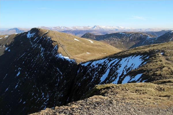 View back to Grisedale Pike along the crags  (www.andrewswalks.co.uk)